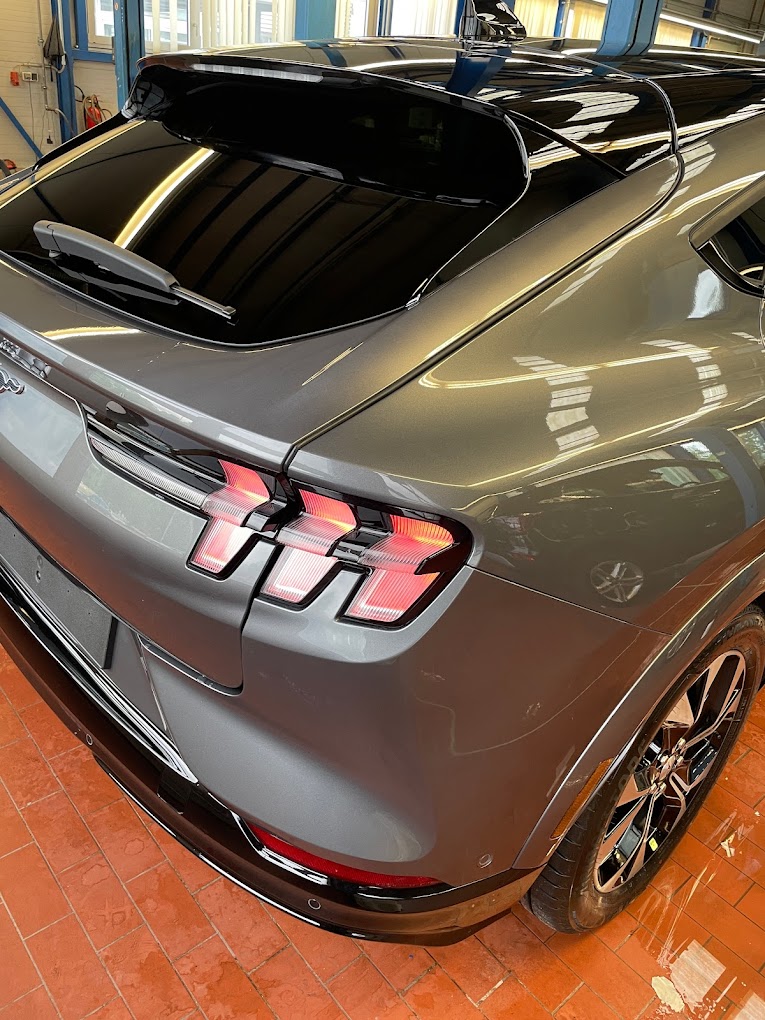 Elektro-Sportfahrzeug Aufbereitung