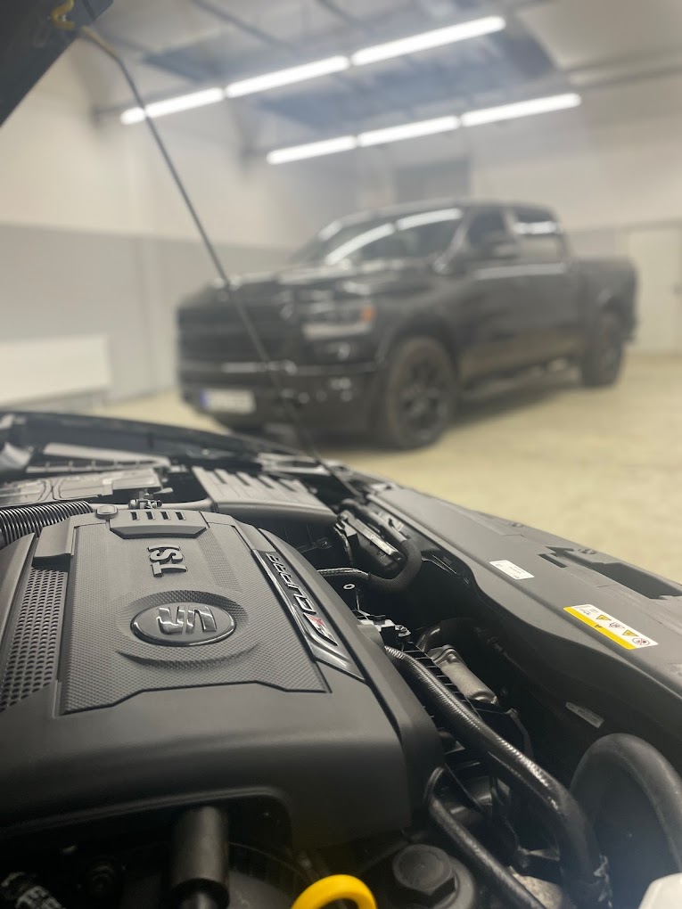 Motorraum-Reinigung und Aufbereitung